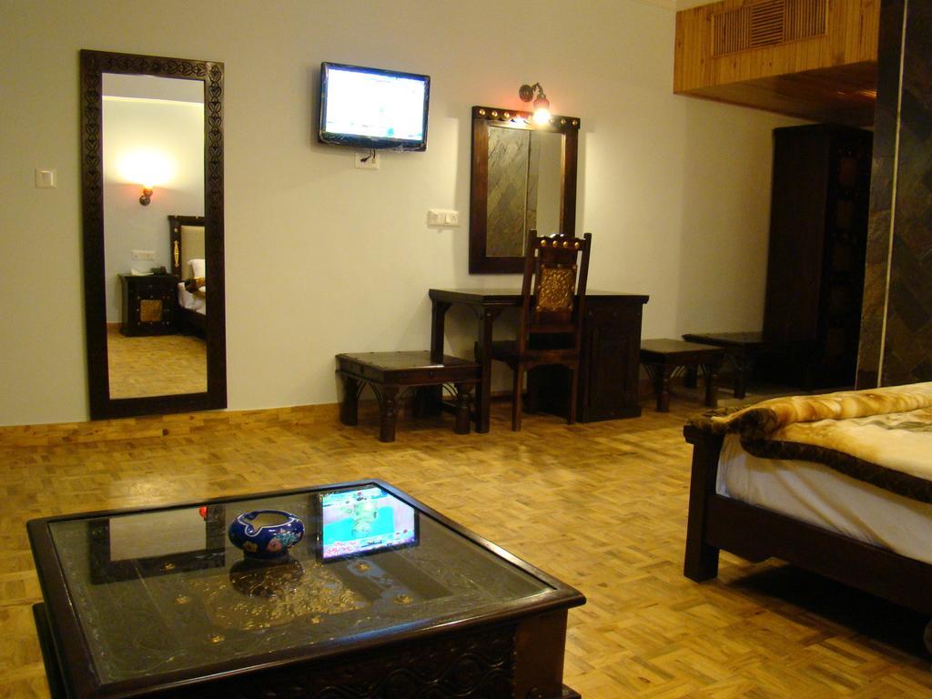 Hotel The Himachal Inn Manāli Buitenkant foto