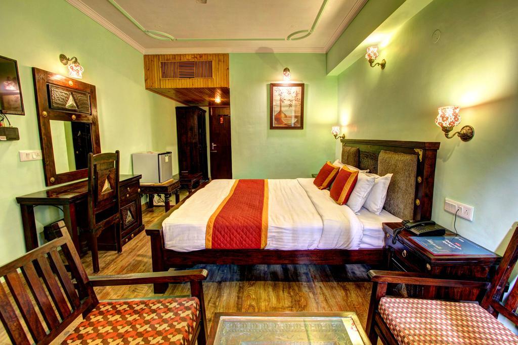 Hotel The Himachal Inn Manāli Buitenkant foto