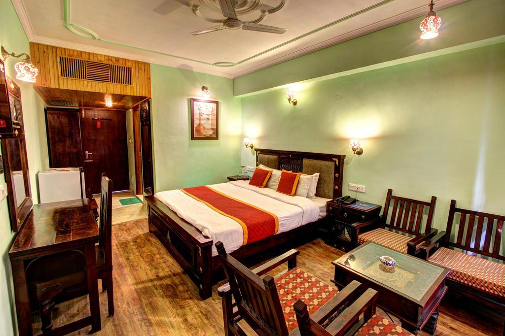 Hotel The Himachal Inn Manāli Buitenkant foto